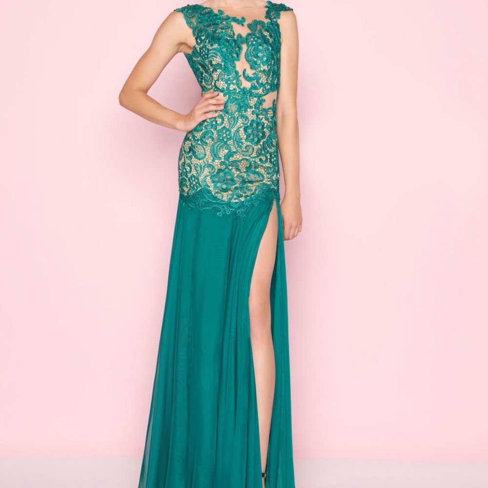 Emerald Mac Duggal Gown Size 2